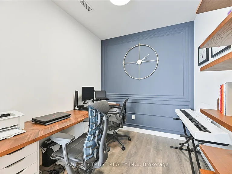 8 Eglinton Ave E #Penthouse 5801 — Photo 25
