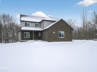 8224 Peninsula Cir, Grand Blanc, MI 48439