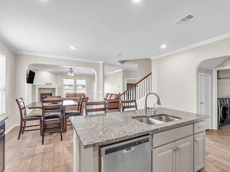 2313 Sky View Rd — Photo 10