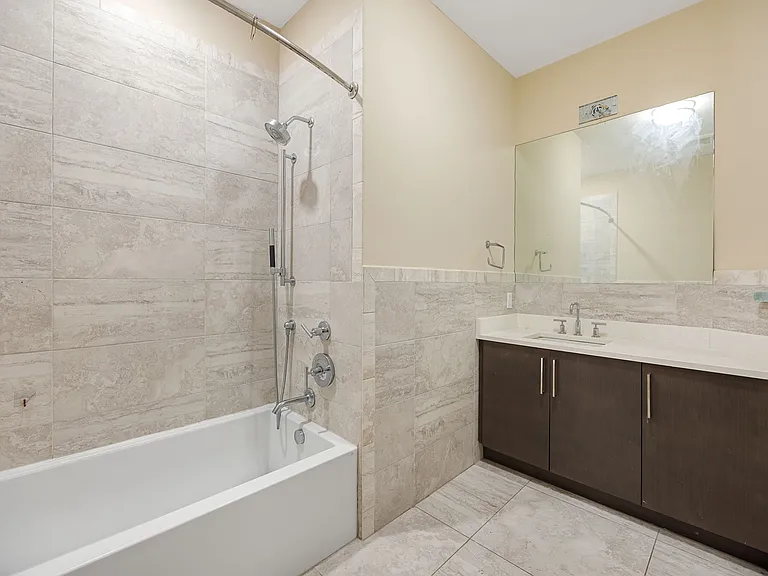 10 Main St #101 — Photo 22