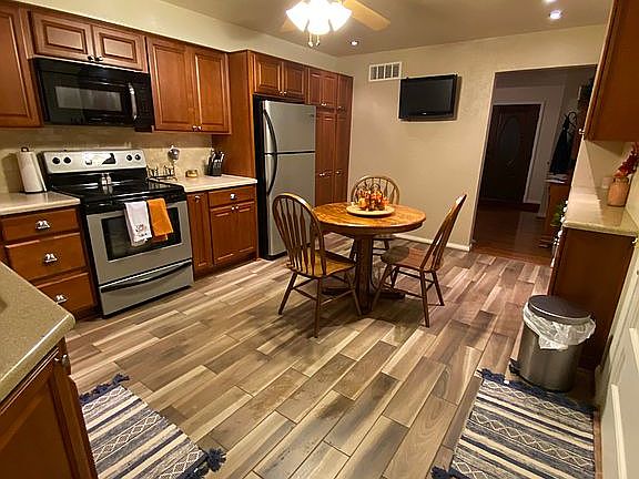 3rd image of 408 Scenic Dr