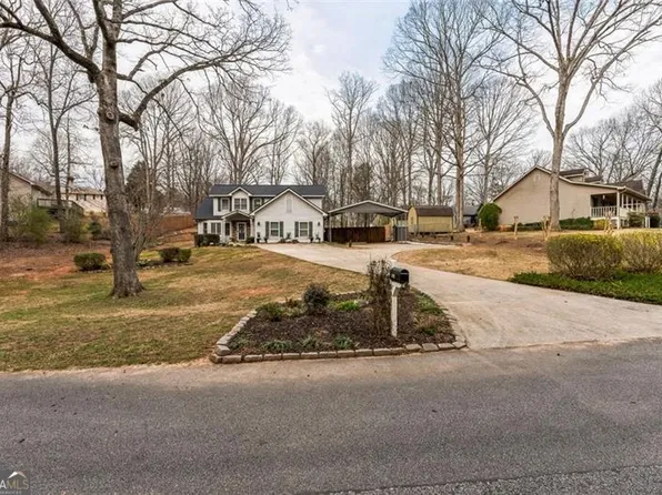 4443 Hidden Oaks Dr, Flowery Branch, GA 30542