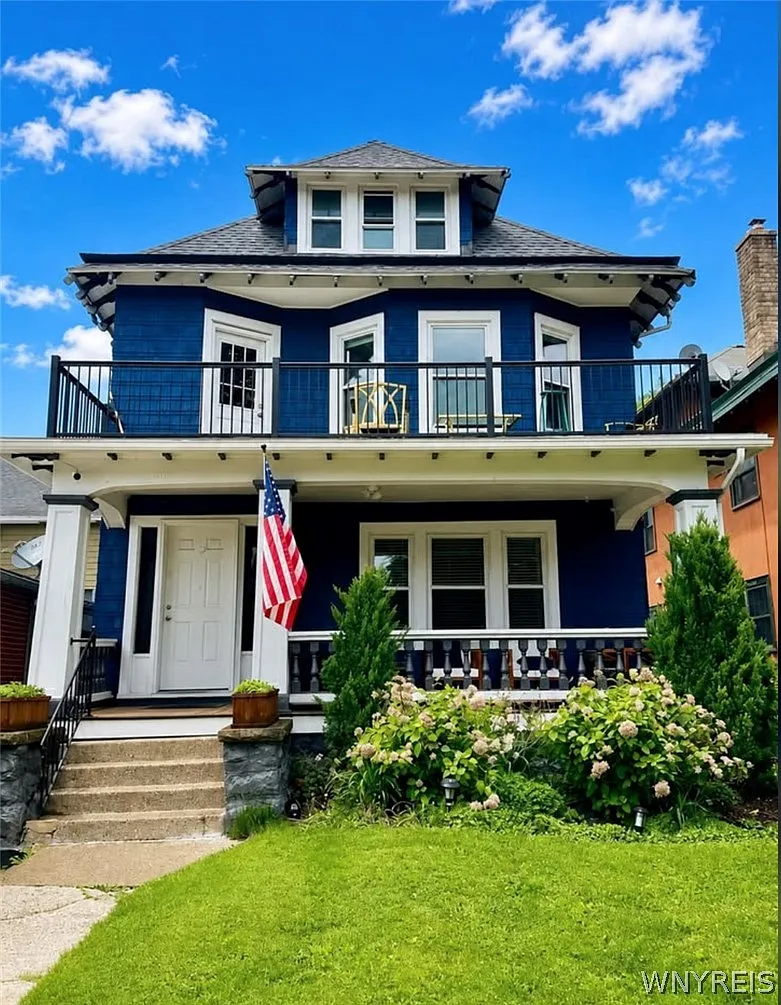 3 bed, 1.0 bath, 1882 sqft, $2,000 — Photo 1