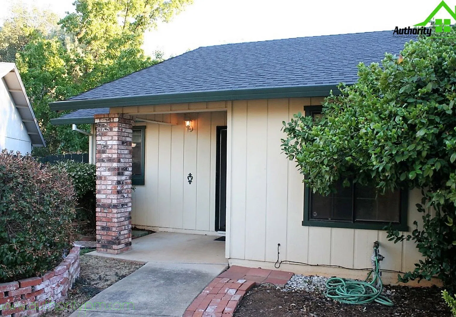 3 bed, 2.0 bath, 1350 sqft, $1,950 — Photo 2