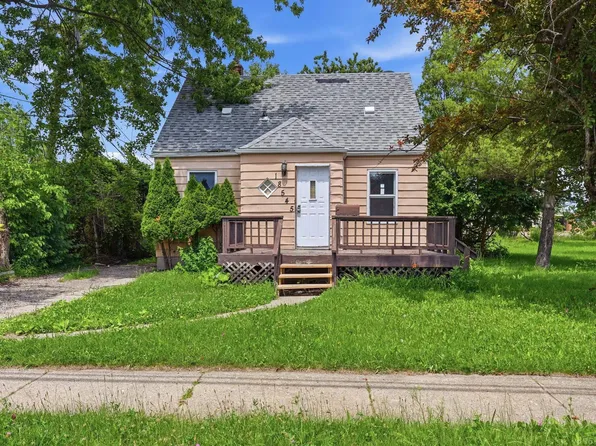 18545 Huntington Ave, Harper Woods, MI 48225