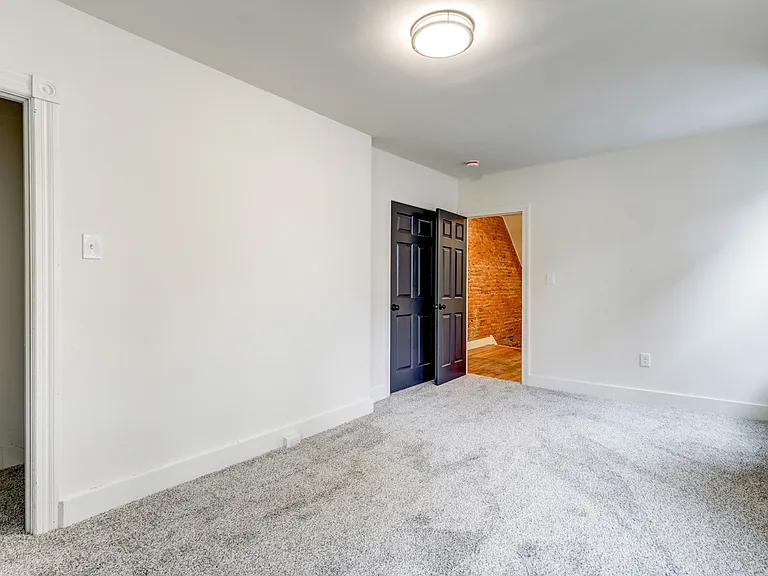 131 S Marshall St — Photo 15