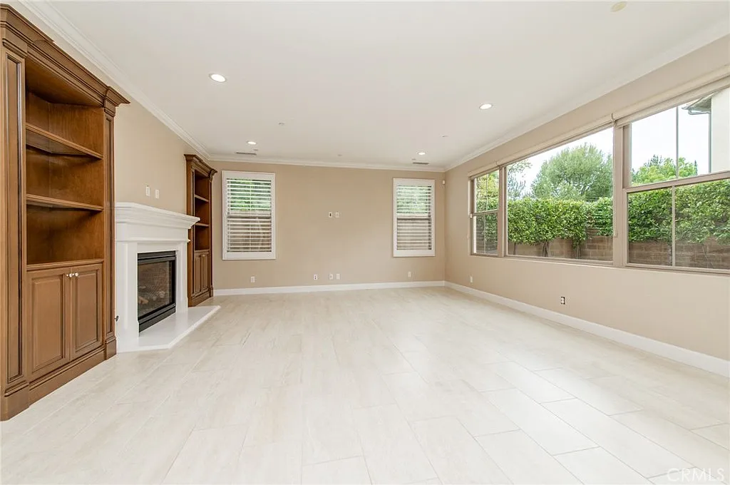 4 bed, 3000 sqft, $7,200 — Photo 2
