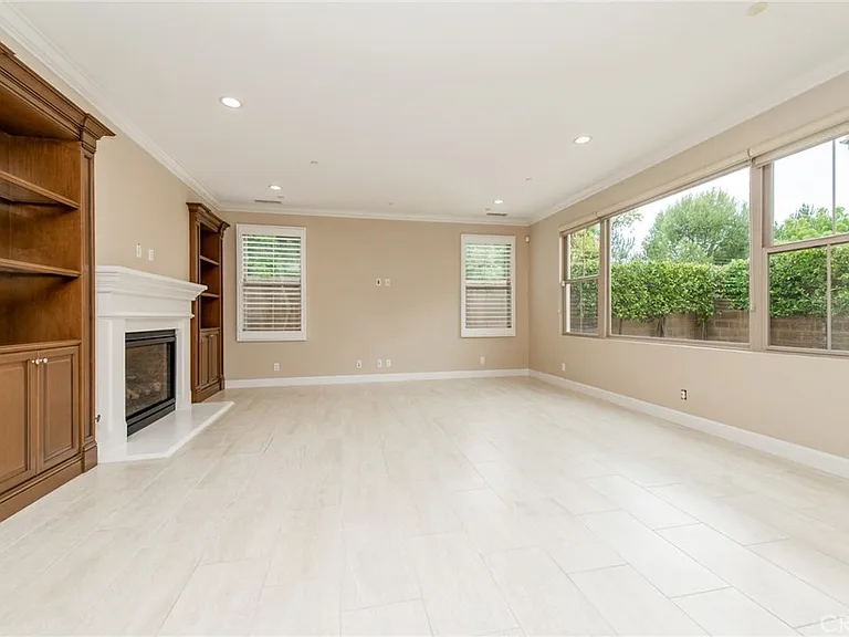 55 Hazelton — Photo 2