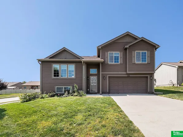 8714 S 68th St, Papillion, NE 68133