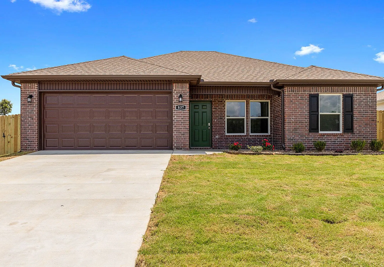 837 Pine Tree Rd — Photo 1