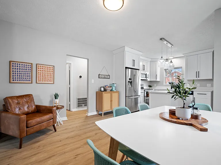 2403 E Pembroke Ave — Photo 14
