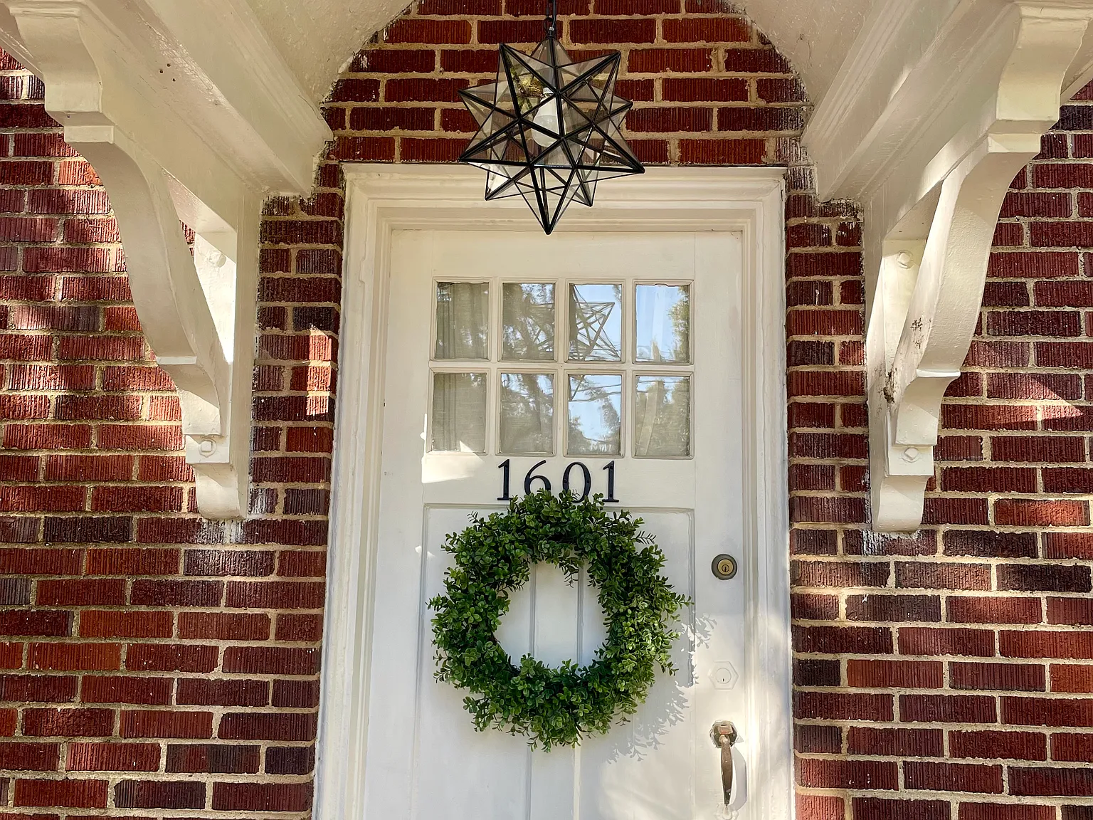2 bed, 1100 sqft, $2,200 — Photo 1