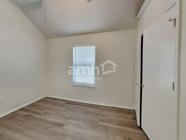 605 Arbor Ln — Photo 15