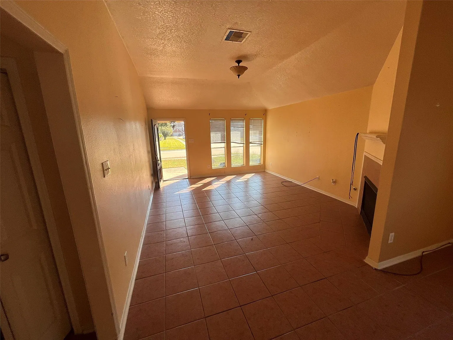 3 bed, 1567 sqft, $2,400 — Photo 4