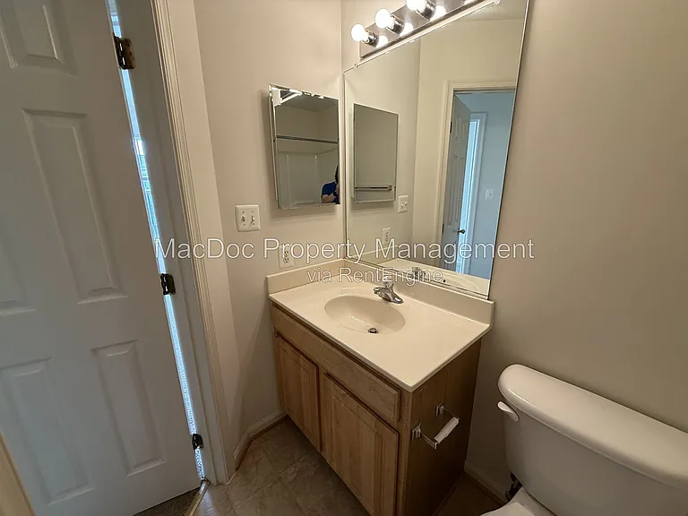 219 Merrill Ct — Photo 36