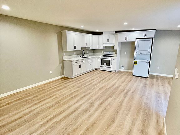 5th image of 2022 Eleanore Dr #B