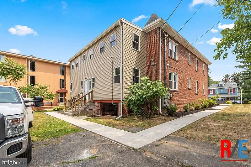 3 bed, 1.0 bath, 968 sqft, $2,500 — Photo 4