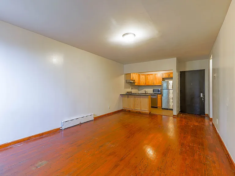 577 Warren St #6 — Photo 2