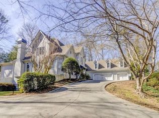 10 Pointe Ridge Dr, Sandy Springs, GA 30328