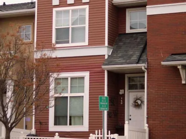 140 NW Promenade Way SE, Calgary, AB T2Z 4E9