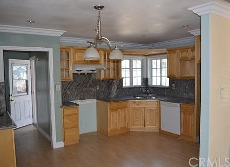4th image of 4853 Coldbrook Ave
