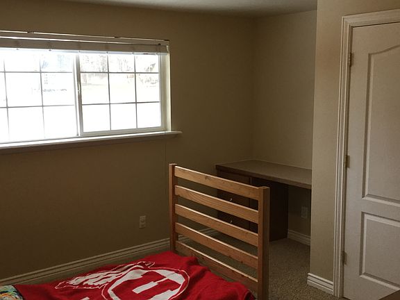Spacious bedrooms, lg closet