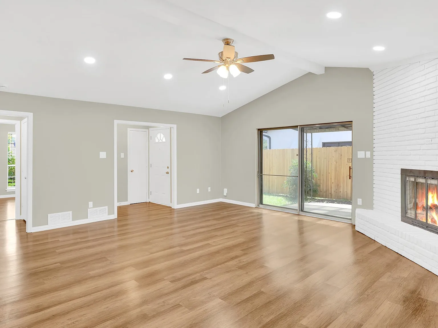 3 bed, 2.0 bath, 1851 sqft, $2,800 — Photo 2