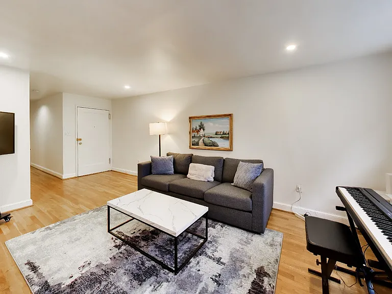 1563 N Colonial Ter #401 — Photo 3