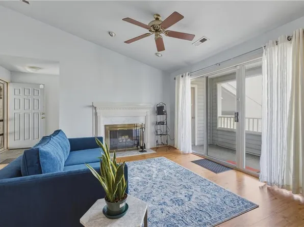 226 Island Cove Ct APT C, Hampton, VA 23669