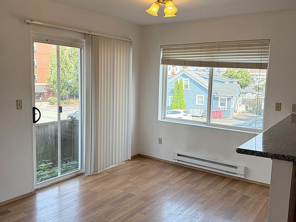 3rd image of 3006 W Marine View Dr APT A