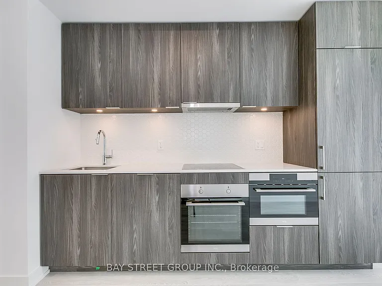 15 Queens Quay E #624 — Photo 8
