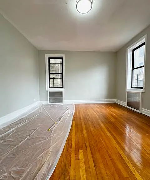 111 E 21st St #2 — Photo 2