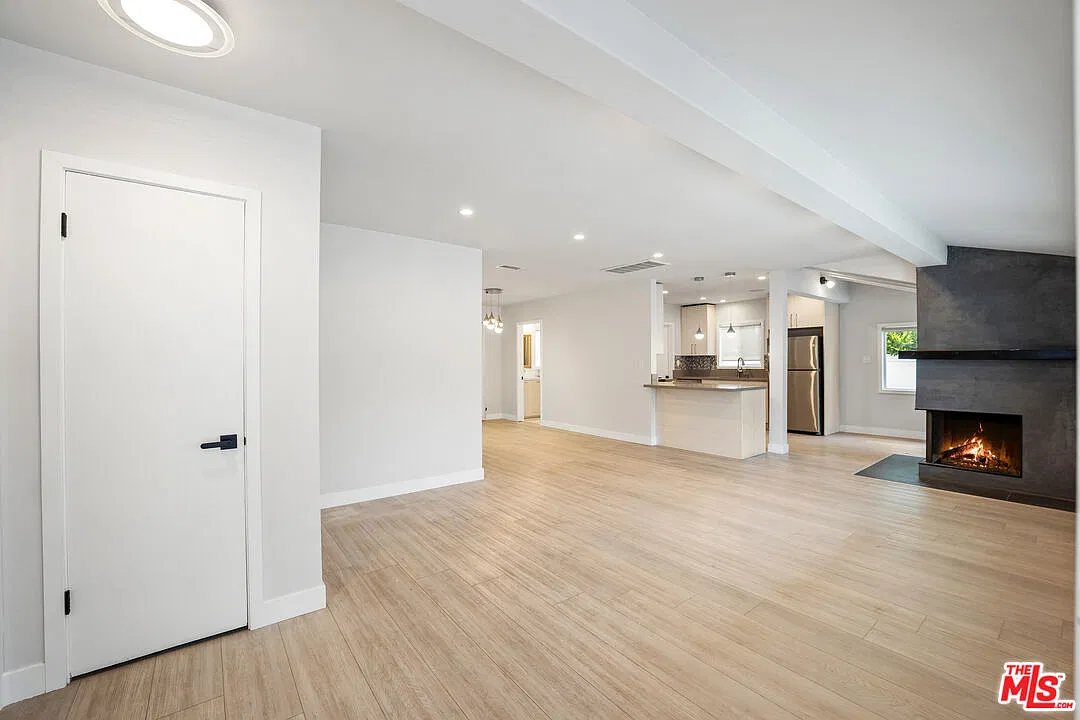 3 bed, 3.0 bath, 1687 sqft, $5,500 — Photo 3