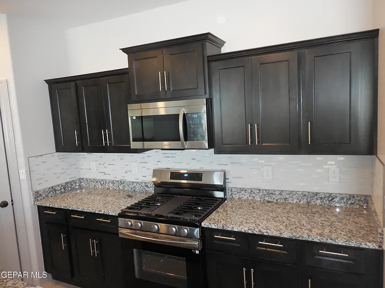 12817 Giovanni Grajeda Ave — Photo 5