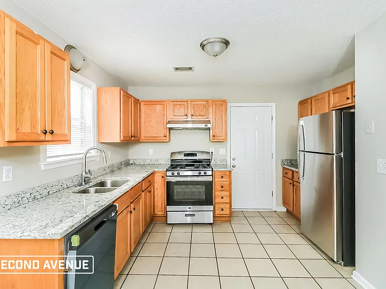 514 Willow Creek Dr — Photo 3