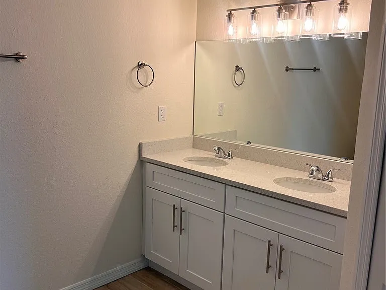 3512 NE 17th Pl — Photo 7