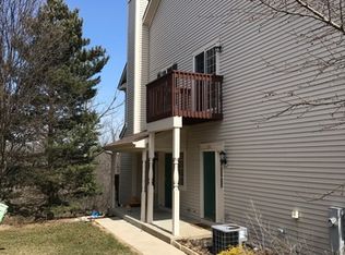 522 Fox Ridge Dr, Fox Lake, IL 60020