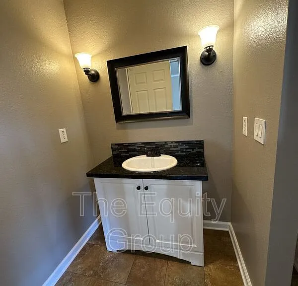 2601 S Kloth Dr — Photo 13
