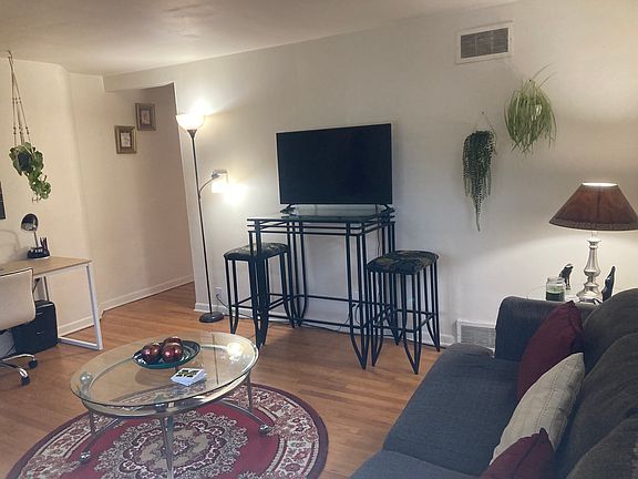 3rd image of 9405 W Wisconsin Ave