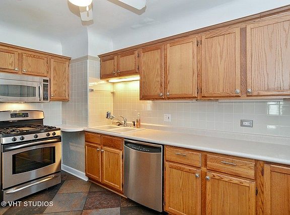 5th image of 3836 N Richmond St #1