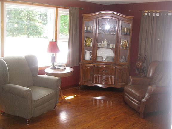 5th image of 5685 North St