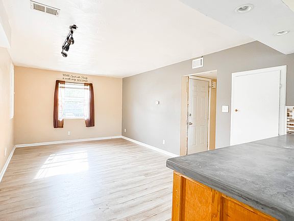4th image of 5032 Delray Dr #A