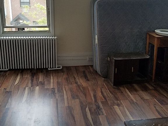 2nd image of 3048 32nd St APT 1R