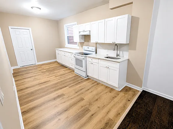2 Bedrooms at 152 S 10th St #3, Newark NJ — photo 2