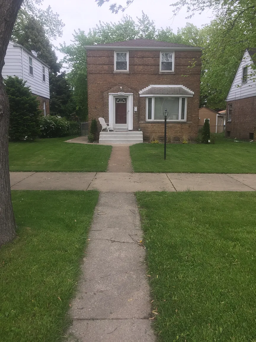 1457 Wentworth Ave photo 1