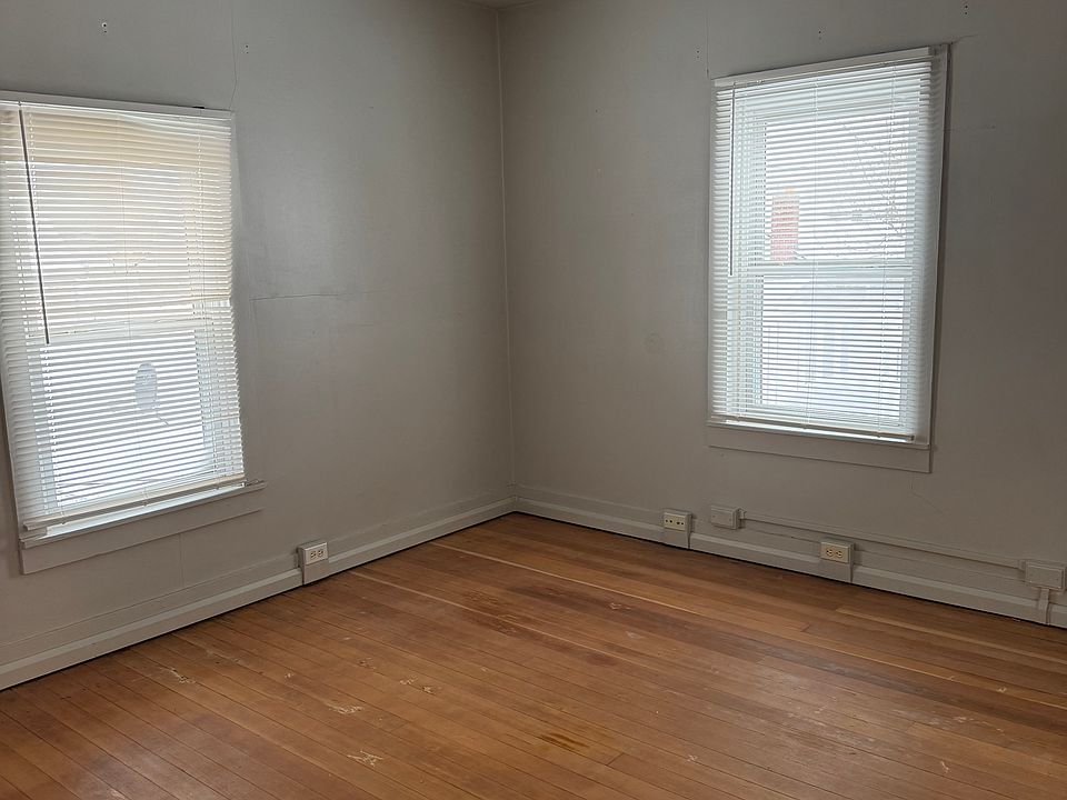 2nd image of 407 Fulton Ave #4