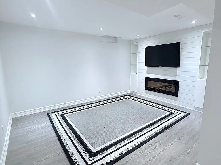 70 Robertson Close #BASEMENT — Photo 1