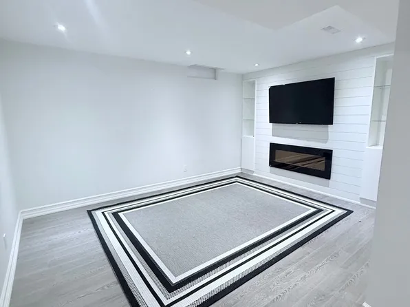 70 Robertson Close #Basement, Vaughan, ON L6A 2G7