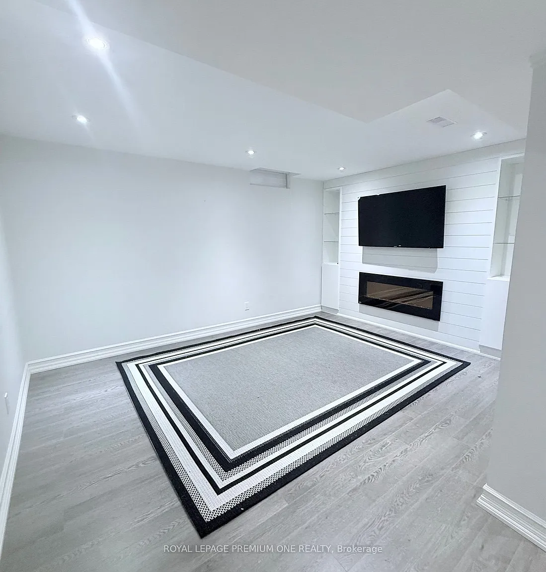 70 Robertson Close #Basement photo 1
