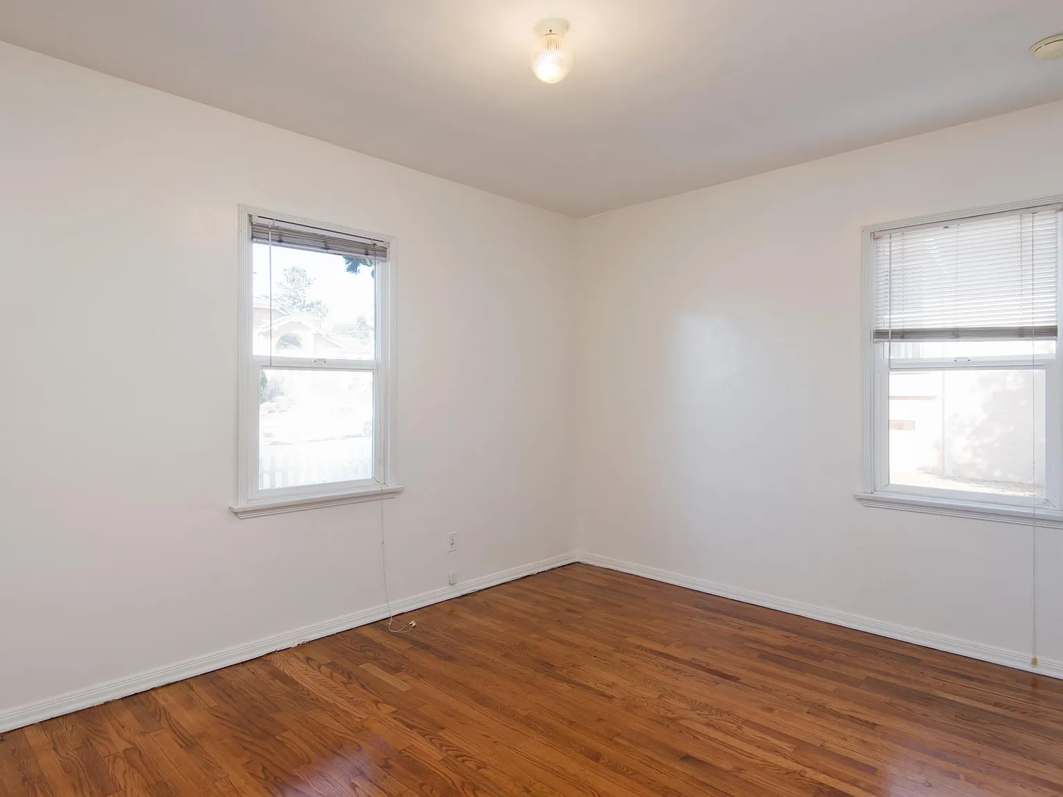 3 bed, 998 sqft, $4,750 — Photo 4